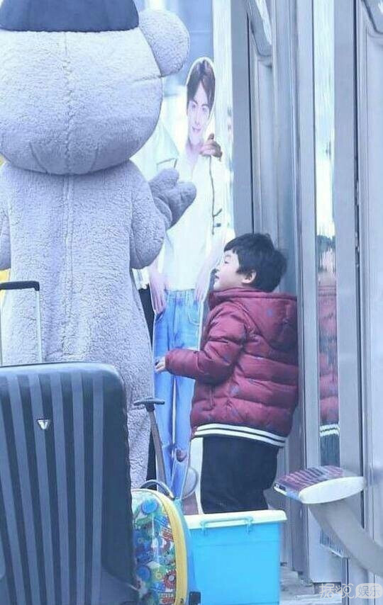 《放开我北鼻》马天宇变身2D人形立牌怒刷存在感