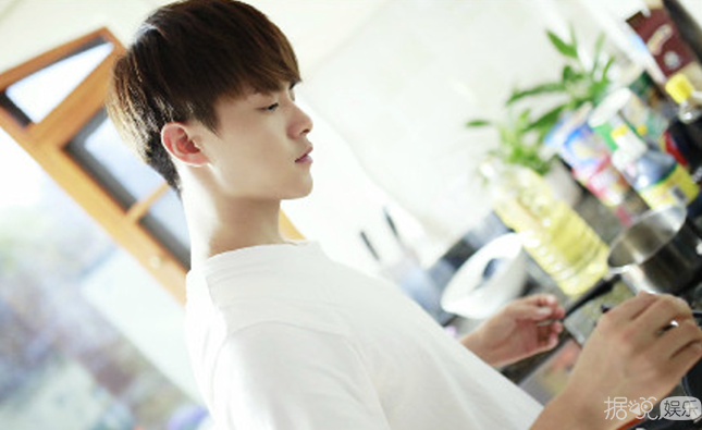 《放开我北鼻》马天宇变身2D人形立牌怒刷存在感