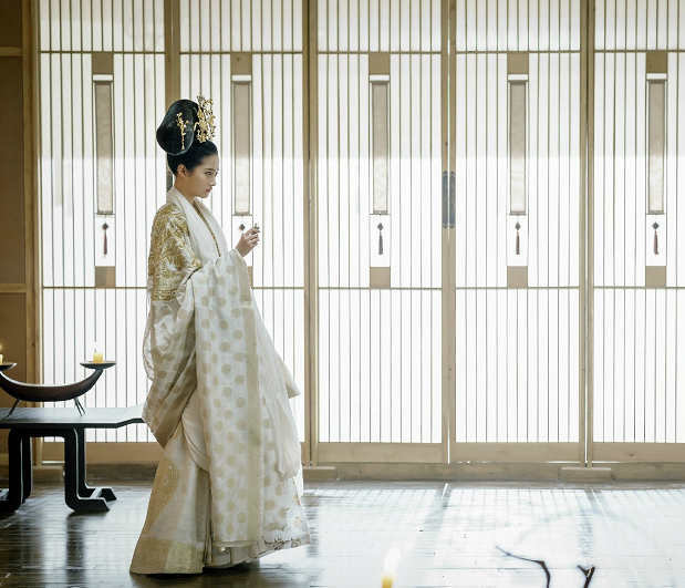 《凤囚凰》最新剧照曝光 关晓彤的发型真的是辣眼睛