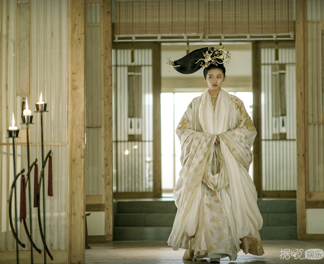 《凤囚凰》最新剧照曝光 关晓彤的发型真的是辣眼睛