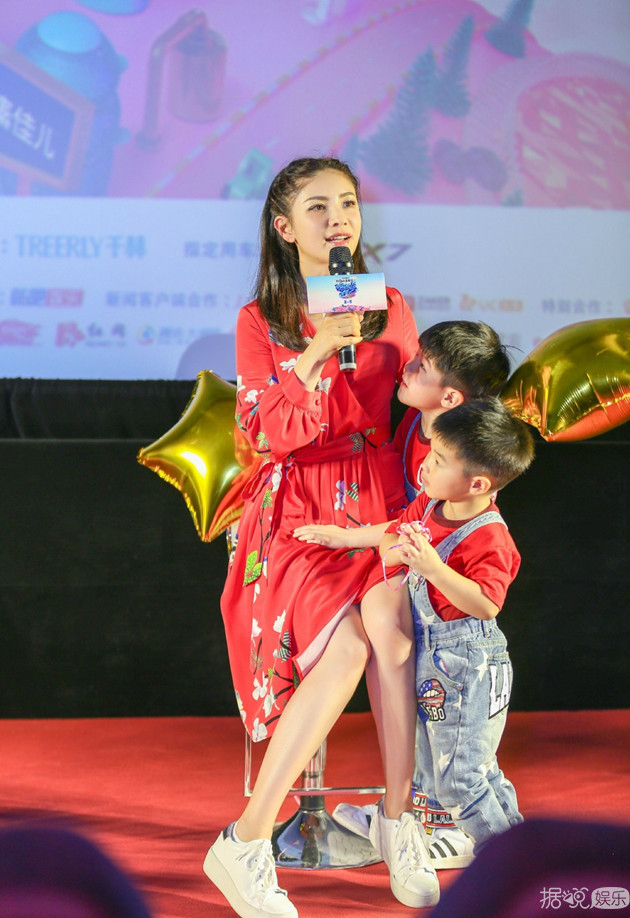 《妈妈是超人》安吉小鱼儿相爱相杀，伊能静愿当女儿奴