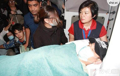 于小彤拍戏时被威亚勒住脖子,看完后觉得整个人都不好了 于小彤拍戏时被威亚勒住脖子,看完后觉得整个人都不好了