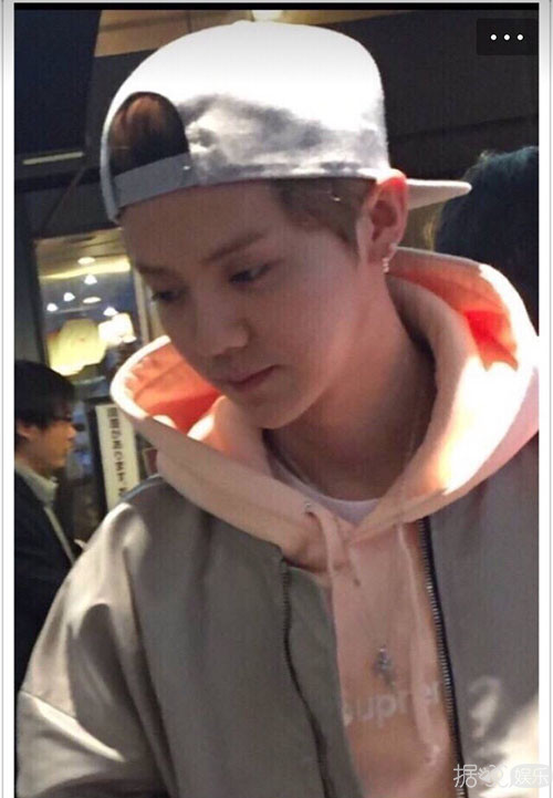 鹿晗的这两张素颜照，被疑似TFboys粉丝表示零分都达不到