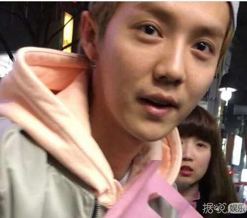 鹿晗的这两张素颜照，被疑似TFboys粉丝表示零分都达不到