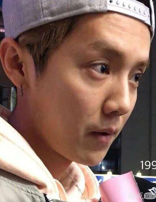 鹿晗的这两张素颜照，被疑似TFboys粉丝表示零分都达不到