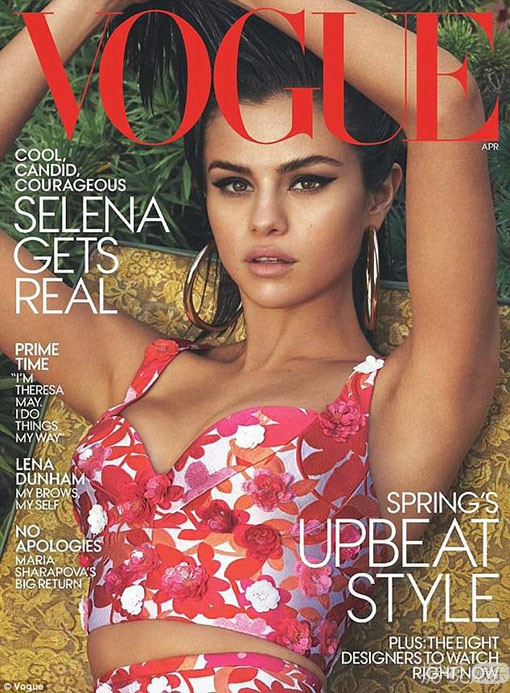 赛琳娜携新男友威肯甜蜜出游 登封面学乖避谈感情