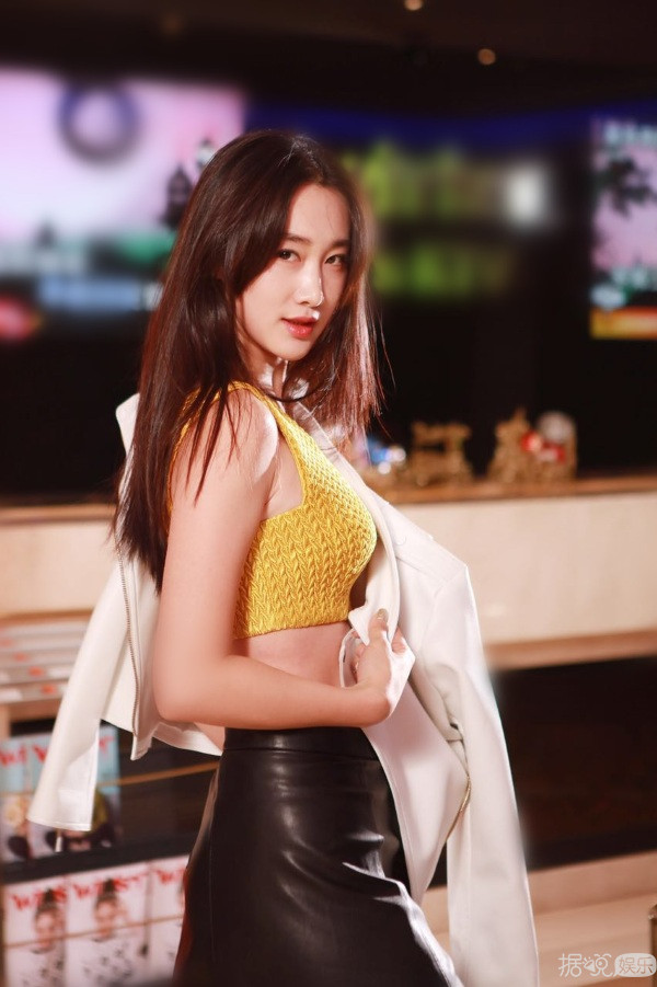 杨幂于果同刊争艳 双姝齐放百变上仙炼成记