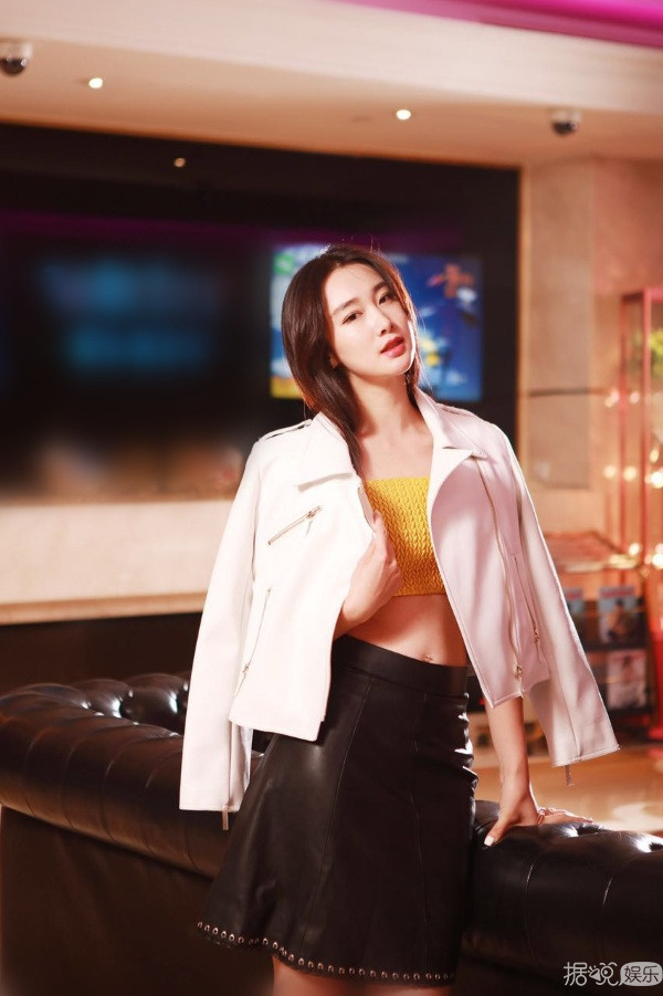 杨幂于果同刊争艳 双姝齐放百变上仙炼成记