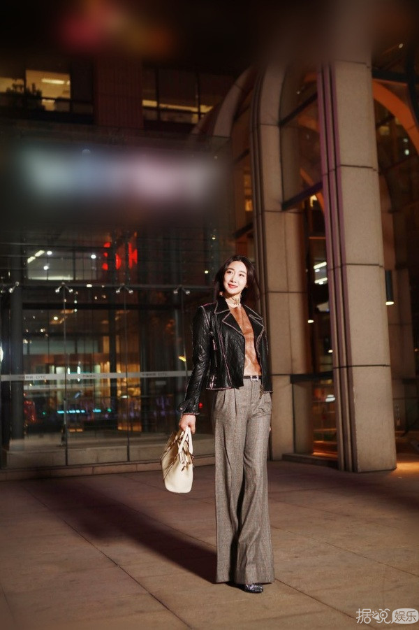 杨幂于果同刊争艳 双姝齐放百变上仙炼成记