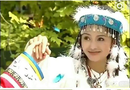 《还珠格格》香妃引蝴蝶 网友评论旧版是“引蝴蝶”吐槽新版是“扑蛾子”