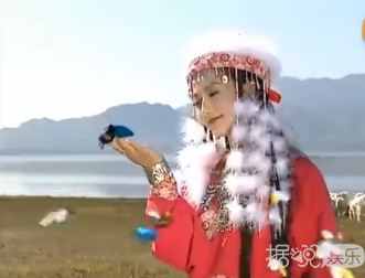 《还珠格格》香妃引蝴蝶 网友评论旧版是“引蝴蝶”吐槽新版是“扑蛾子”