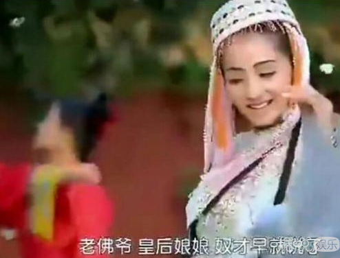 《还珠格格》香妃引蝴蝶 网友评论旧版是“引蝴蝶”吐槽新版是“扑蛾子”