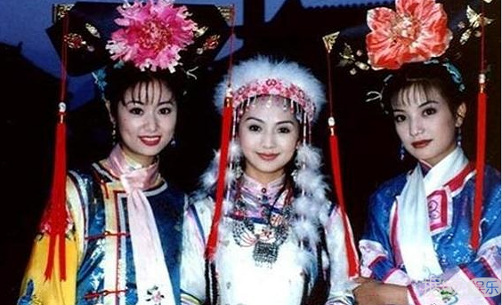 《还珠格格》香妃引蝴蝶 网友评论旧版是“引蝴蝶”吐槽新版是“扑蛾子”