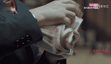 反腐大剧《人民的名义》花式点钞片段爆红 亮瞎了网友眼睛