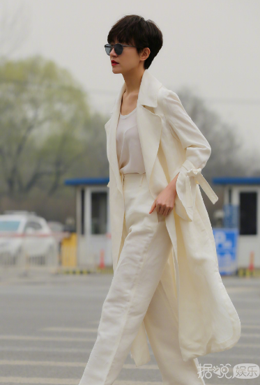 焦俊艳长发时美丽动人 短发像个帅小子 帅起来分分钟把你掰弯