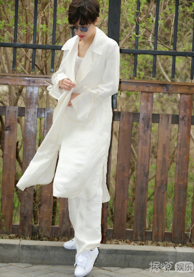 焦俊艳长发时美丽动人 短发像个帅小子 帅起来分分钟把你掰弯