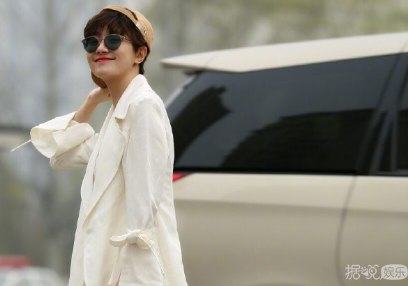 焦俊艳长发时美丽动人 短发像个帅小子 帅起来分分钟把你掰弯