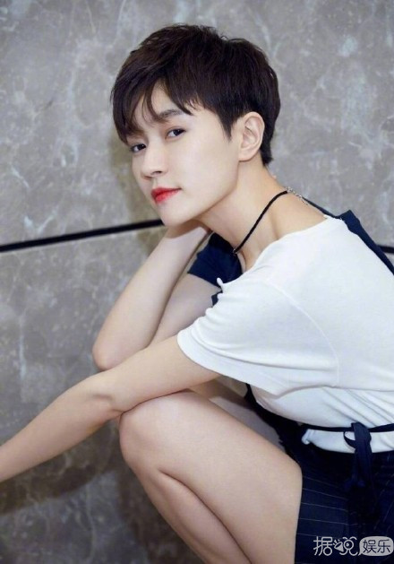 焦俊艳长发时美丽动人 短发像个帅小子 帅起来分分钟把你掰弯