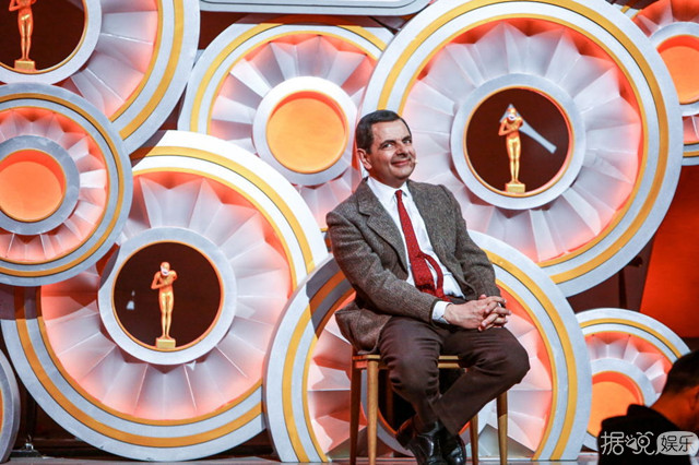 《欢乐喜剧人》收官文松夺冠，憨豆郭德纲舞台会师