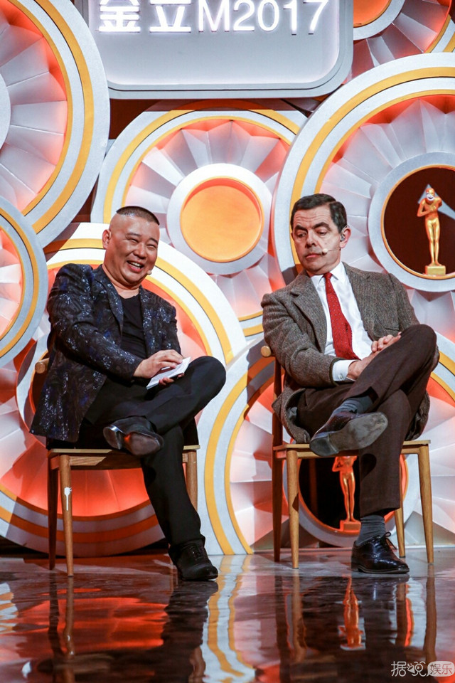 《欢乐喜剧人》收官文松夺冠，憨豆郭德纲舞台会师