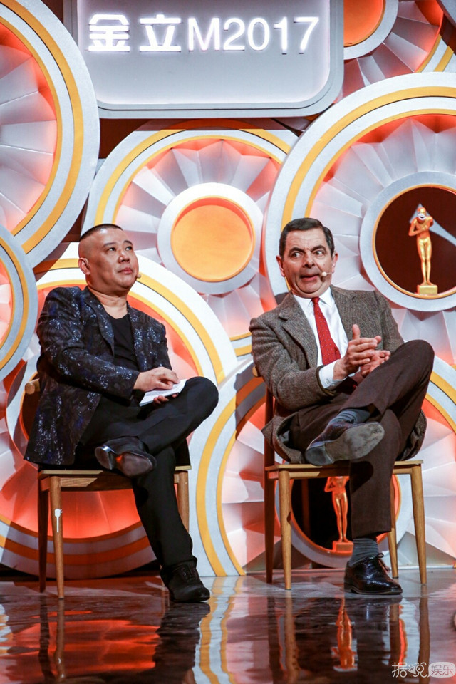 《欢乐喜剧人》收官文松夺冠，憨豆郭德纲舞台会师