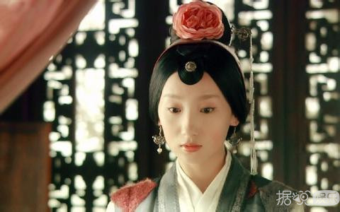 《漂洋过海来看你》中“冷美人”高洋饰演温婉的现代闺秀“严晓秋”