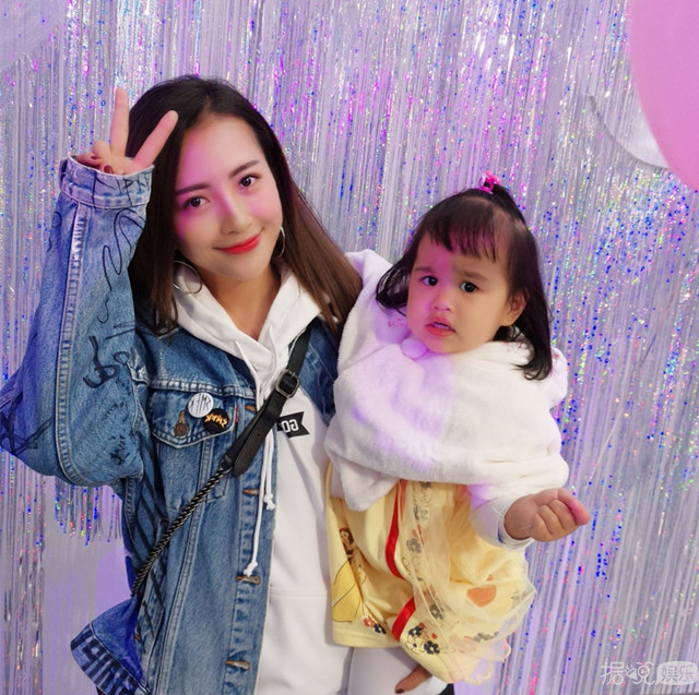 《妈妈是超人》饺子为妈妈哭泣，包文婧成功洗白从“巨婴”变亲妈？