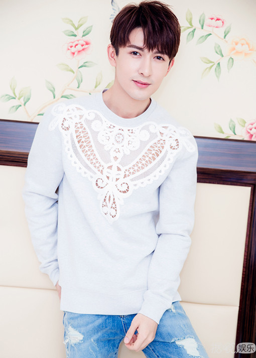 迪丽热巴大学时期就已"结婚"？新郎竟是《半妖倾城》里的米热