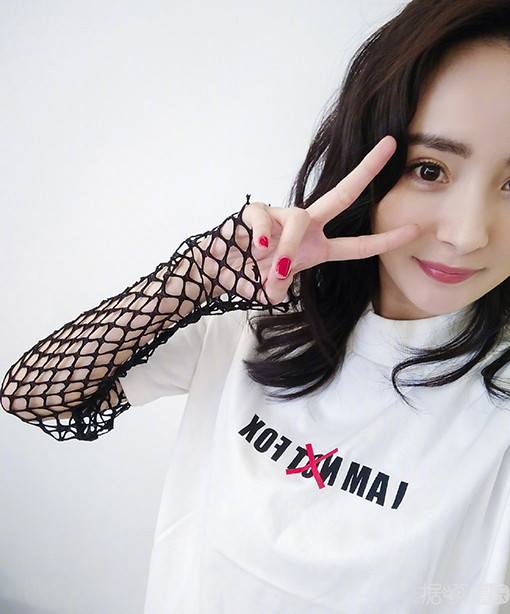 范冰冰不露耳朵是因为它丑 杨幂拍照露左脸原来是因为这个……