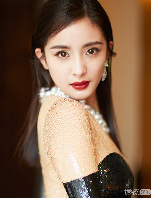 范冰冰不露耳朵是因为它丑 杨幂拍照露左脸原来是因为这个……