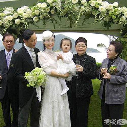 李东健赵胤熙结婚连孩子都准备好了 贾乃亮杨幂林心如他们都是奉子成婚 李东健赵胤熙结婚连孩子都准备好了 贾乃亮杨幂林心如他们都是奉子成婚
