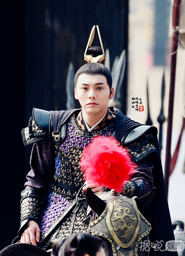 《醉玲珑》刘诗诗演绎深情霸气的凤卿尘 貌可倾国倾城，威可震撼八方