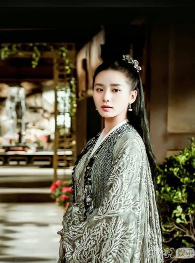 《醉玲珑》刘诗诗演绎深情霸气的凤卿尘 貌可倾国倾城，威可震撼八方