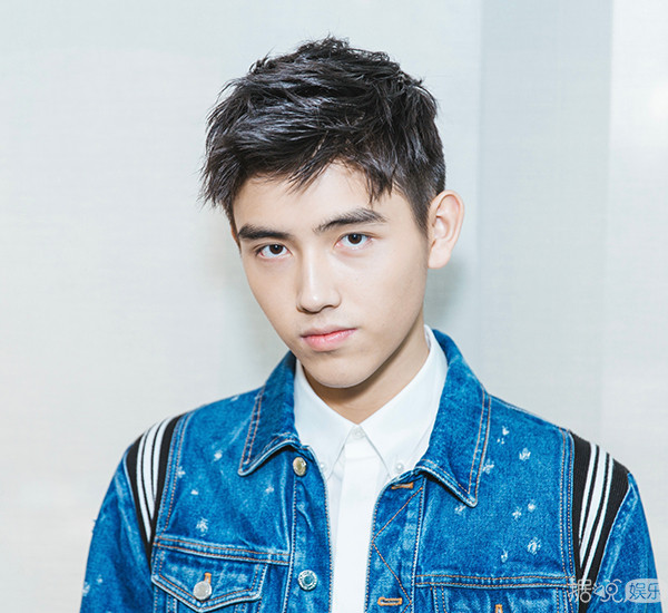 袁咏仪儿子太帅被求出道 星二代告诉你基因的重要性！