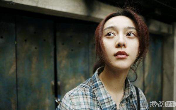 范冰冰首次以评委身份亮相戛纳红毯，此次的她会以何种造型艳压群芳呢？