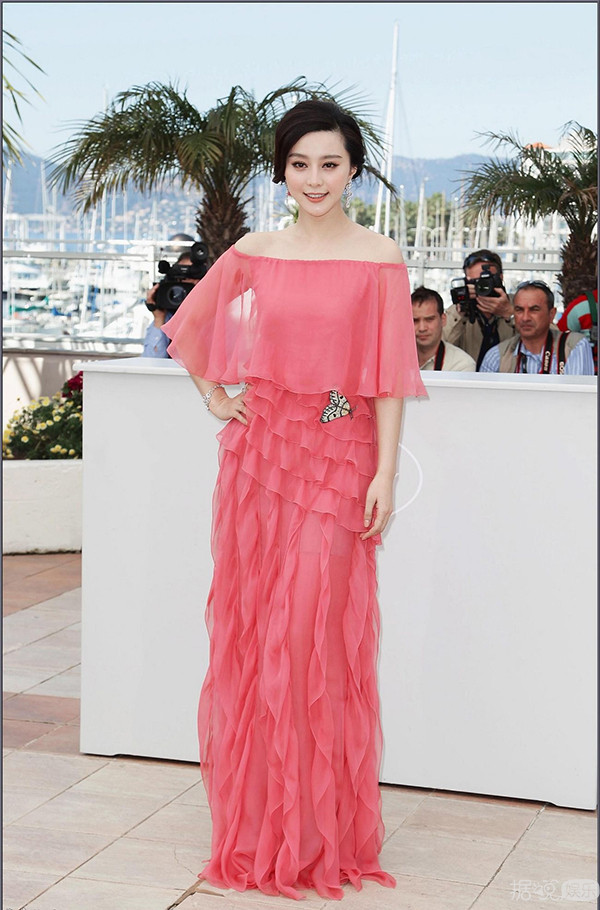 范冰冰首次以评委身份亮相戛纳红毯，此次的她会以何种造型艳压群芳呢？