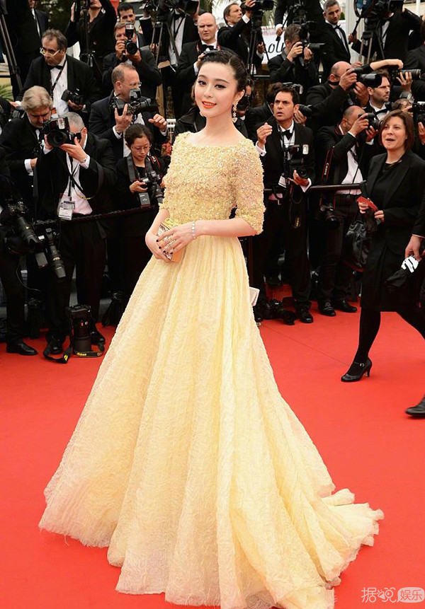 范冰冰首次以评委身份亮相戛纳红毯，此次的她会以何种造型艳压群芳呢？