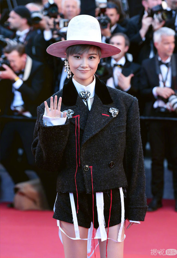 李宇春范冰冰王珞丹杨子姗组成"中国四美"走红毯 哪位会是你的菜? 李宇春范冰冰王珞丹杨子姗组成"中国四美"走红毯 哪位会是你的菜?