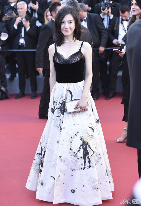 李宇春范冰冰王珞丹杨子姗组成"中国四美"走红毯 哪位会是你的菜? 李宇春范冰冰王珞丹杨子姗组成"中国四美"走红毯 哪位会是你的菜?