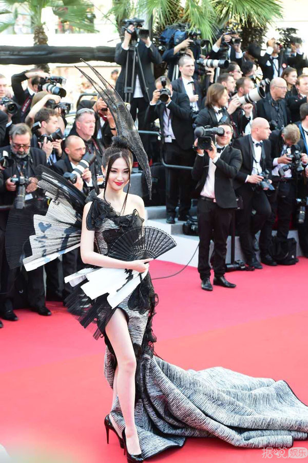 李宇春范冰冰王珞丹杨子姗组成"中国四美"走红毯 哪位会是你的菜? 李宇春范冰冰王珞丹杨子姗组成"中国四美"走红毯 哪位会是你的菜?