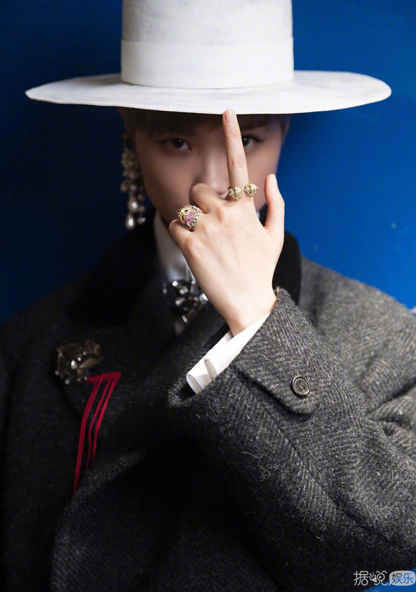 李宇春范冰冰王珞丹杨子姗组成"中国四美"走红毯 哪位会是你的菜? 李宇春范冰冰王珞丹杨子姗组成"中国四美"走红毯 哪位会是你的菜?