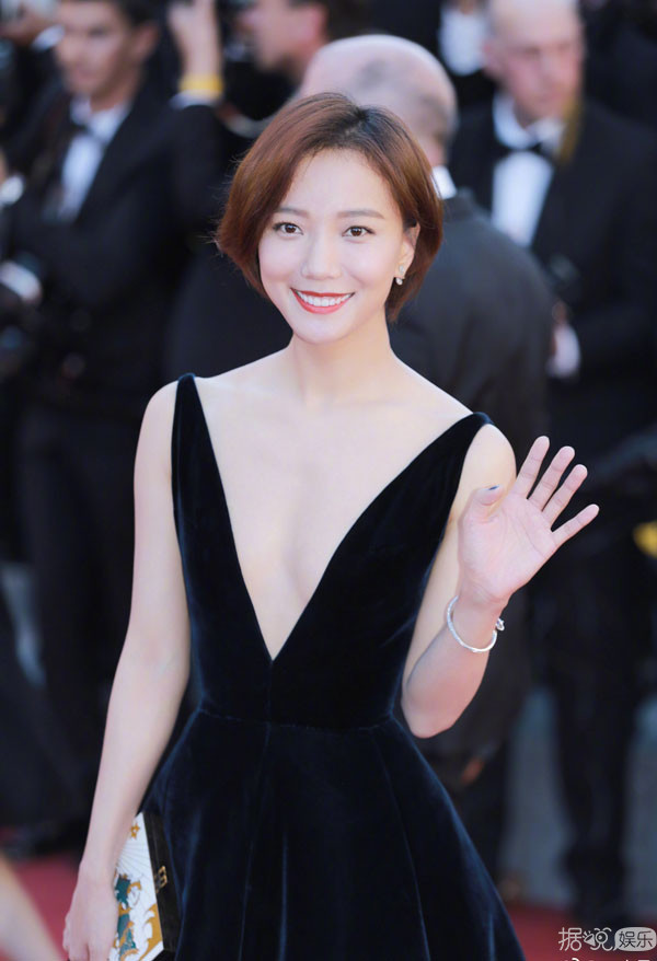 李宇春范冰冰王珞丹杨子姗组成"中国四美"走红毯 哪位会是你的菜? 李宇春范冰冰王珞丹杨子姗组成"中国四美"走红毯 哪位会是你的菜?