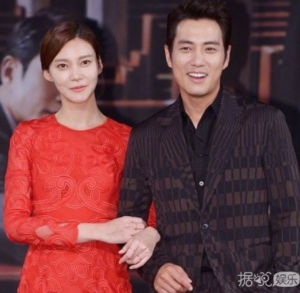 朱相昱、车艺莲夏威夷拍摄的浪漫婚礼画报公开！两人尽显甜蜜幸福