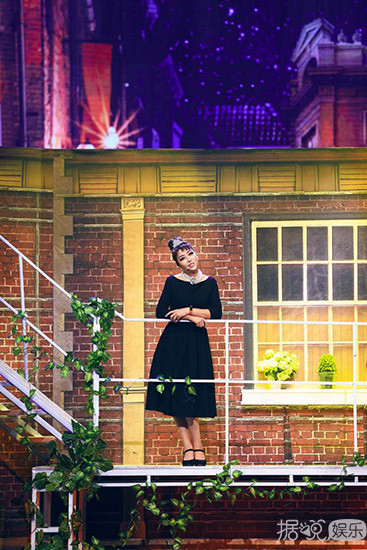 江珊《跨界》实力晋级半决赛  造型复古看呆评委