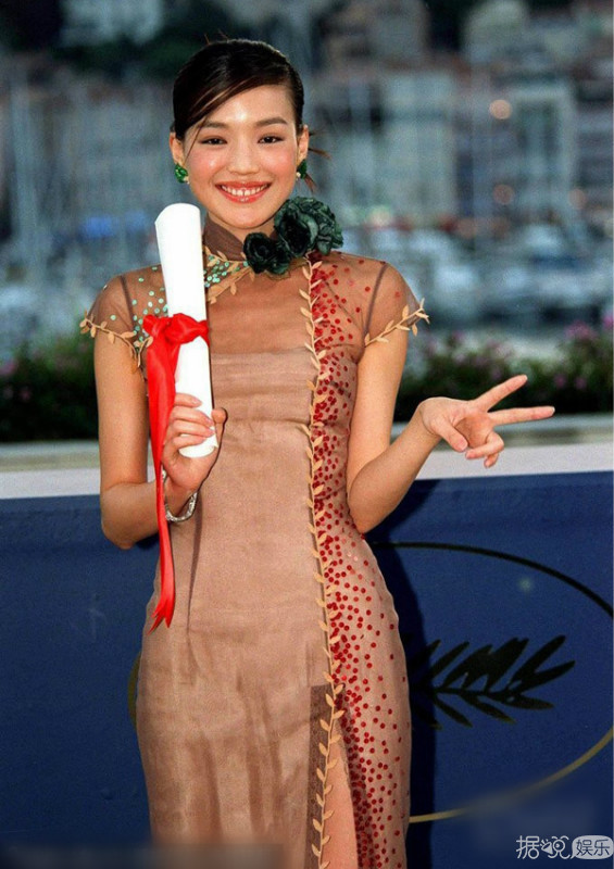 范冰冰穿龙袍红遍戛纳，舒淇也不甘示弱光靠这一点就能甩她几条街！