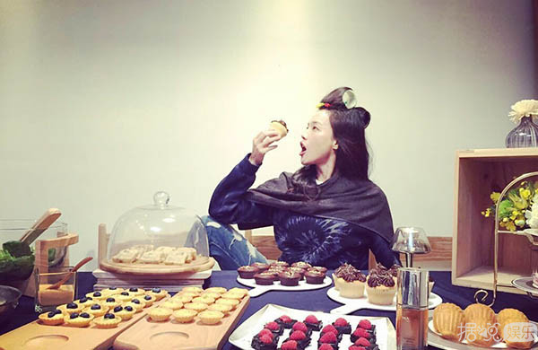 范冰冰穿龙袍红遍戛纳，舒淇也不甘示弱光靠这一点就能甩她几条街！