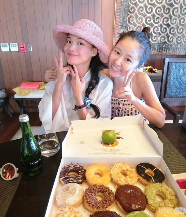 范冰冰穿龙袍红遍戛纳,舒淇也不甘示弱光靠这一点就能甩她几条街! 范冰冰穿龙袍红遍戛纳,舒淇也不甘示弱光靠这一点就能甩她几条街!