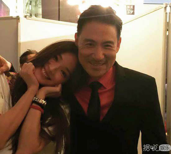 范冰冰穿龙袍红遍戛纳,舒淇也不甘示弱光靠这一点就能甩她几条街! 范冰冰穿龙袍红遍戛纳,舒淇也不甘示弱光靠这一点就能甩她几条街!