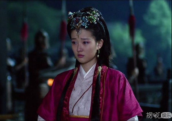 《欢乐颂2》里的"关关"扮演者乔欣，现实中的她却有着两副面孔