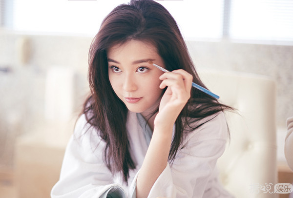 《欢乐颂2》里的"关关"扮演者乔欣，现实中的她却有着两副面孔